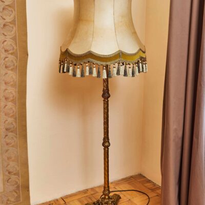 Starožitná stojací lampa s látkovým stínidlem