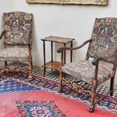 Pair chairs in the style of the King of the Sun