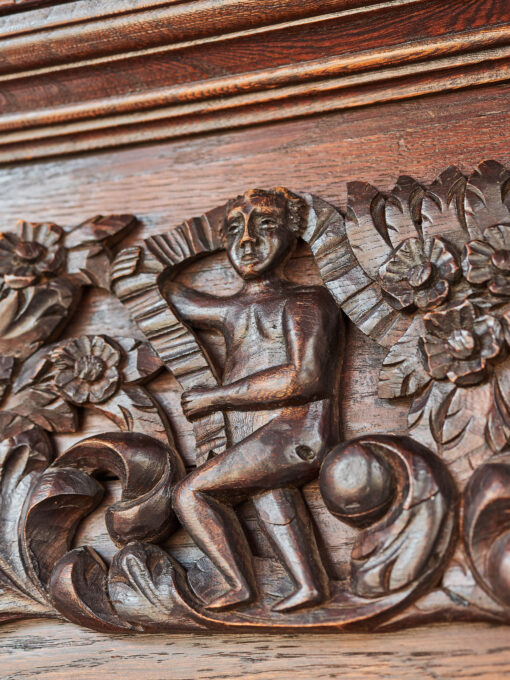 An unoresance carved cupboard from a massive oak - Image 5