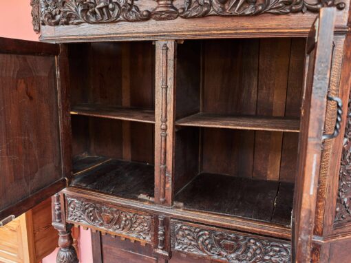 An unoresance carved cupboard from a massive oak - Image 4