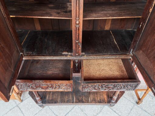 An unoresance carved cupboard from a massive oak - Image 3