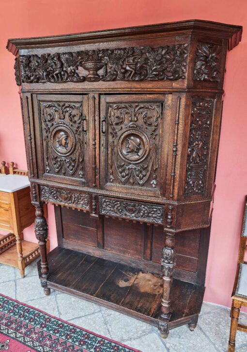 An unoresance carved cupboard from a massive oak - Image 14