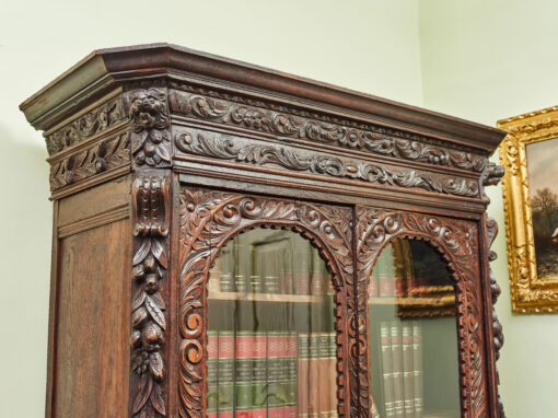 Eine unangemessene Eichenbibliothek reichlich geschnitzt – Bild 10
