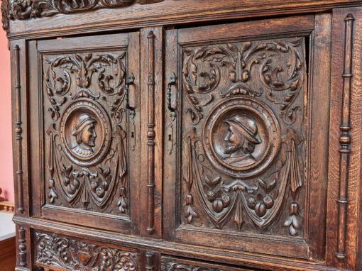 An unoresance carved cupboard from a massive oak - Image 10