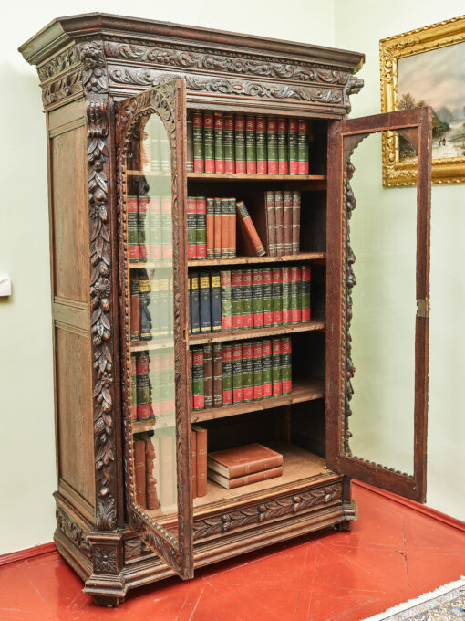 Eine unangemessene Eichenbibliothek reichlich geschnitzt – Bild 6