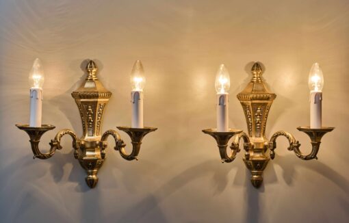 Neo -Renaissance wall lamps / apply