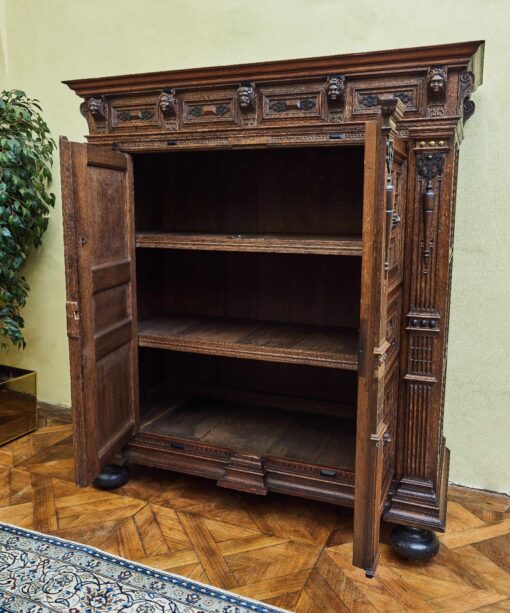 Flemish Renaissance Cabin of oak with rich carving - Image 11