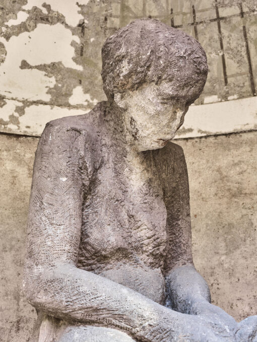 Obří pískovcové sousoší „Matka s dítětem” z období první republiky, um 1930 – Bild 20