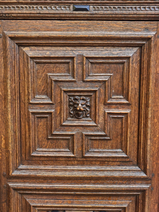 Flemish Renaissance Cabin of oak with rich carving - Image 8