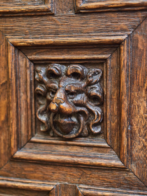 Flemish Renaissance Cabin of oak with rich carving - Image 7