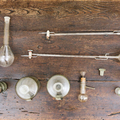 Konvolut historischer Laborglasgeräte