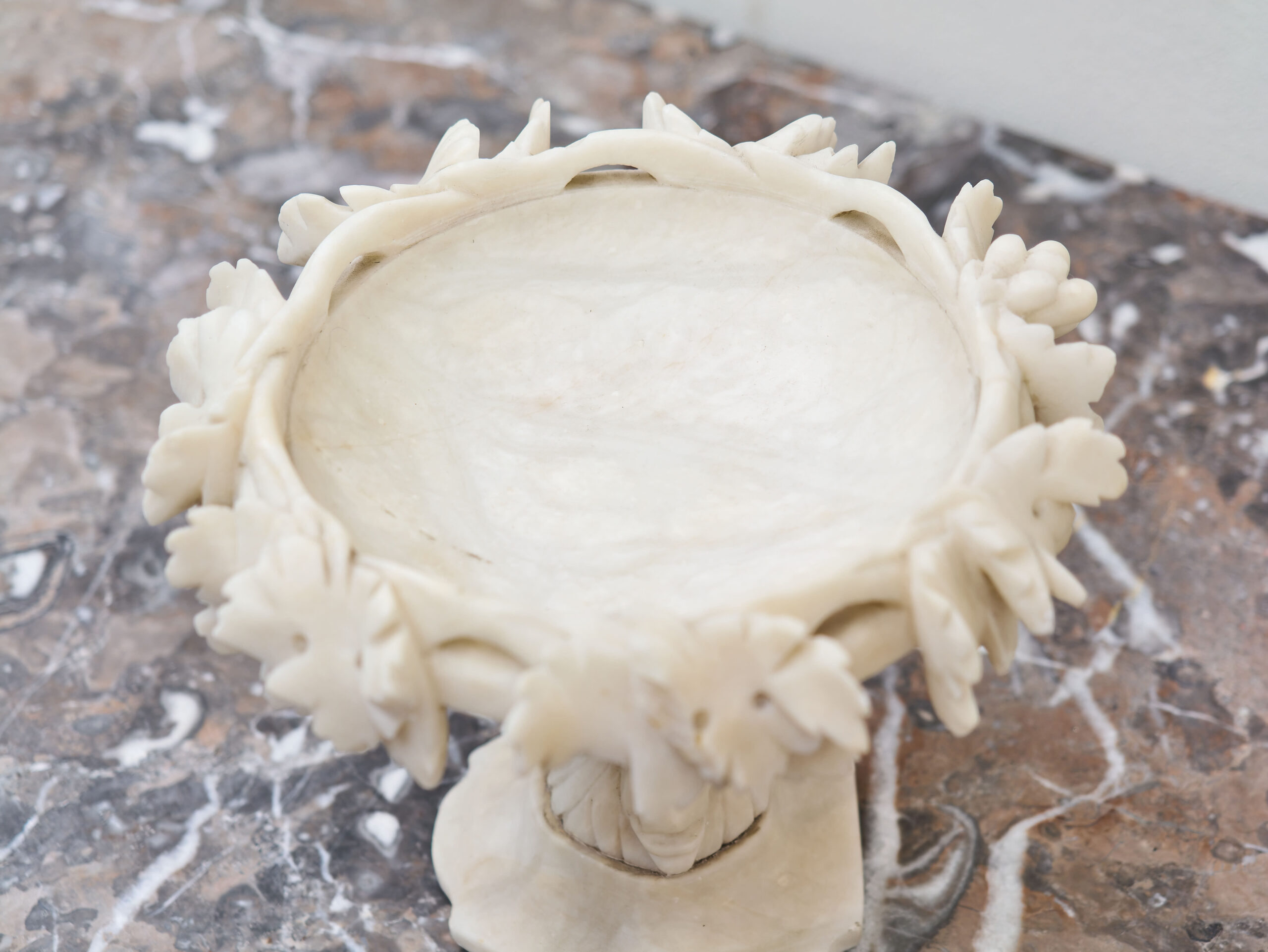 Alabasterhocker – Bild 5