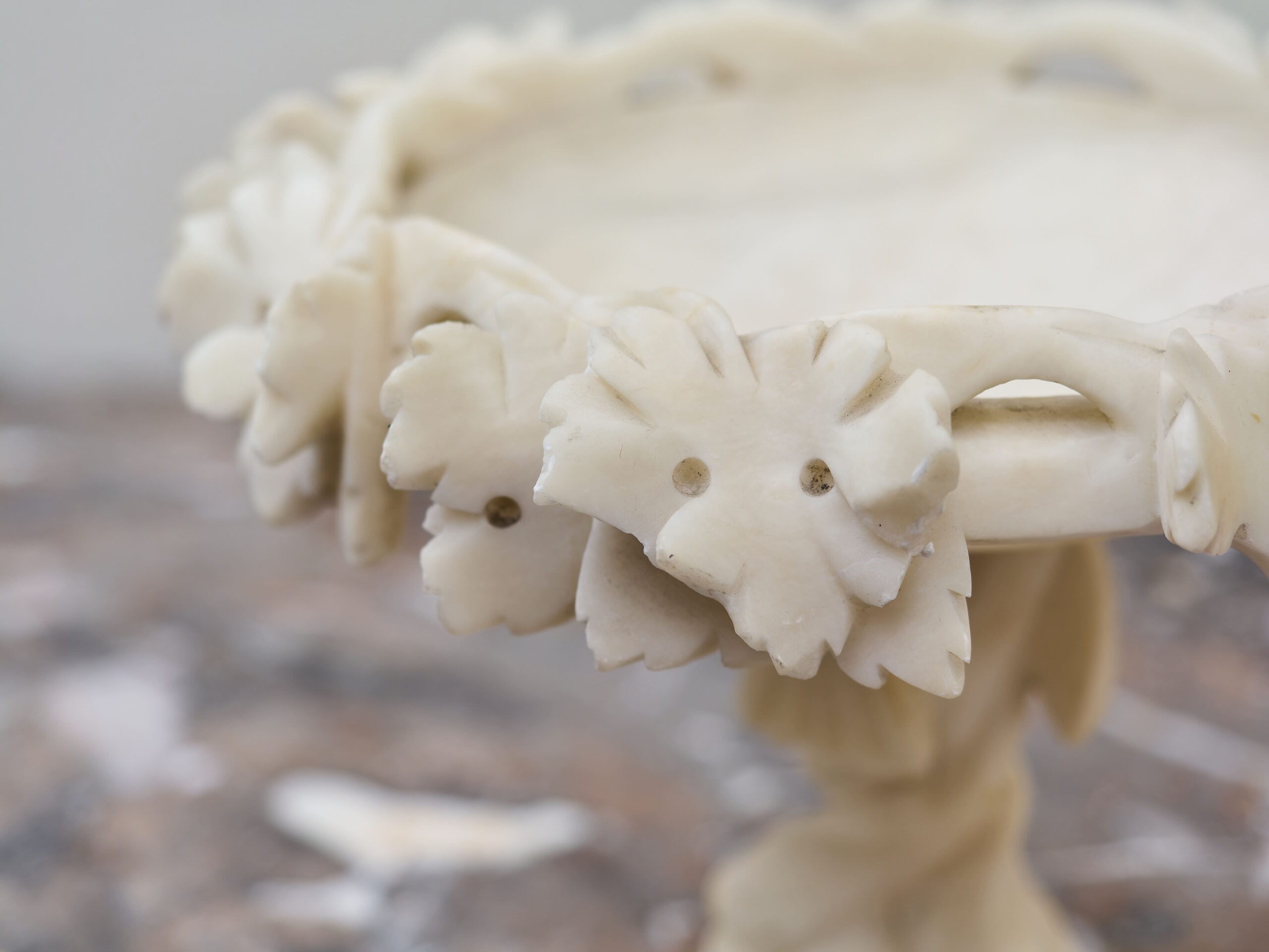 Alabasterhocker – Bild 4